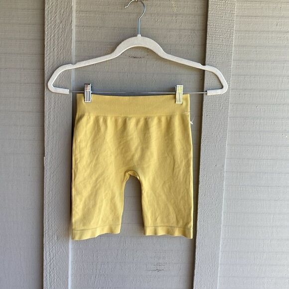 NWOT - Free People Seamless Rib Bike Shorts in Yellow Size: XS/S - Picture 4 of 7